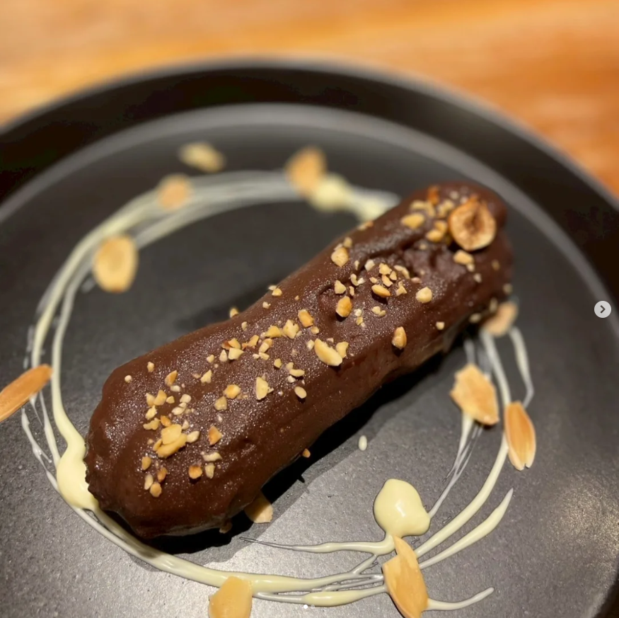 【秋の限定スイーツ】ヘーゼルナッツのエクレア