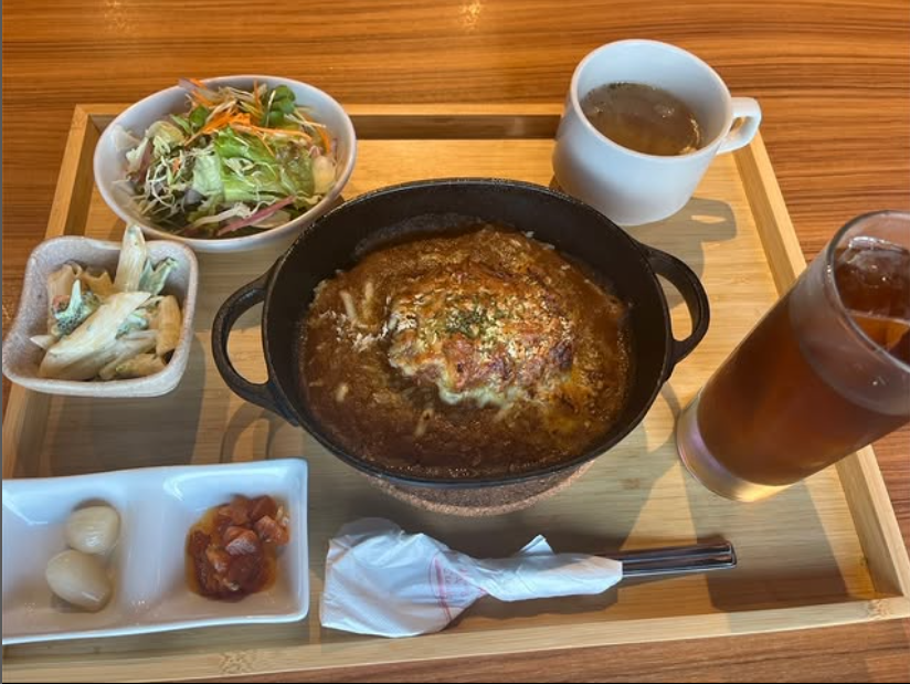 今週の1000円ランチはこちら!焼きハンバーグカレー🍛🥄