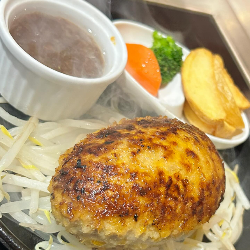 毎月29日はぎゅう丸へ！ハンバーグ増量無料です！